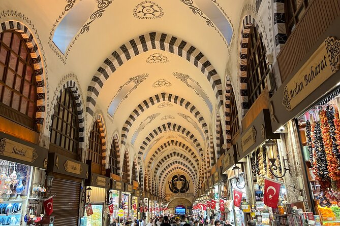 Shopping tours in Istanbul Bazaars - Stop 1: Arasta Bazaar, your shopping warm-up