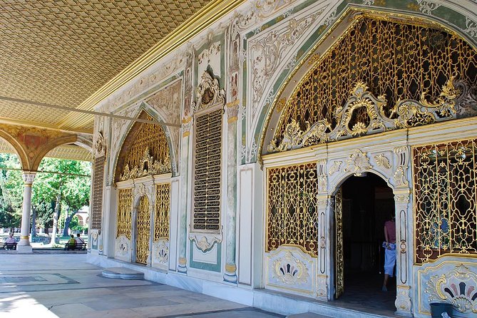 Small Group Istanbul Full-Day Shore Excursion: Hagia Sophia, Topkapi Palace, Blue Mosque, Hippodrome and Grand Bazaar - Pacing, lunch, and how the group size helps you enjoy the day