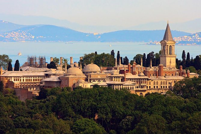 Small Group Istanbul Full-Day Shore Excursion: Hagia Sophia, Topkapi Palace, Blue Mosque, Hippodrome and Grand Bazaar - Should you book this Hagia Sophia–Topkapi–Bazaar shore excursion?