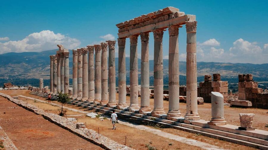 Small Group Tour Day Trip to Ephesus from Istanbul by Plane - The day-trip concept: why flying beats a long overland push