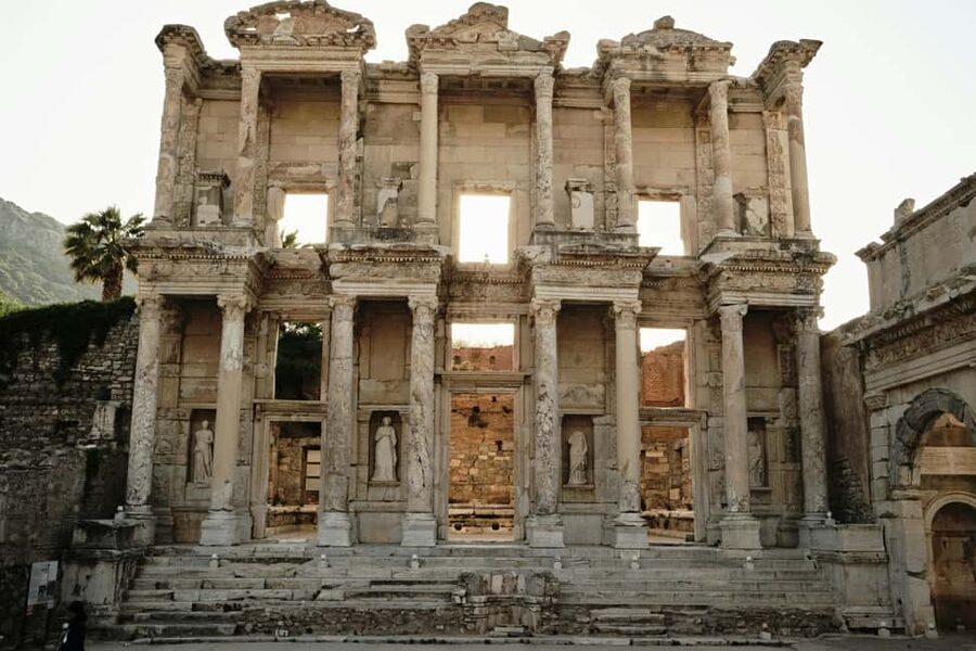 Small Group Tour Day Trip to Ephesus from Istanbul by Plane - Picking up in Istanbul: where to meet and how to avoid a scramble