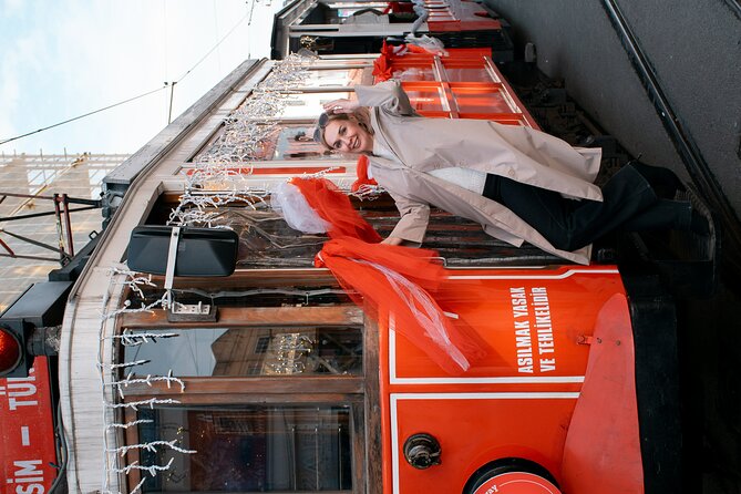 Special Photoshoot in Istanbul - İstiklal Caddesi: red tram frames and street-level energy