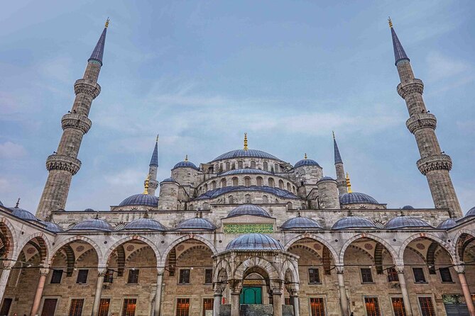 Suleyman's magnificent path: Mosques and Bazaars Tour - What the included Spanish guide experience is like
