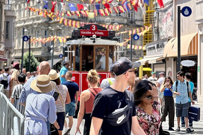 Taksim to Galata Walking Tour: Secret Passages & Local Hangouts - Pera Museum and the museum-and-street rhythm of Beyoğlu