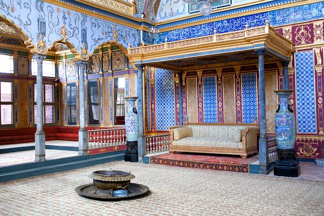 Topkapi Palace and Harem Guided tour with Skip-the-Line Tickets - Topkapi Palace Museum: Ottoman power, arranged for walking