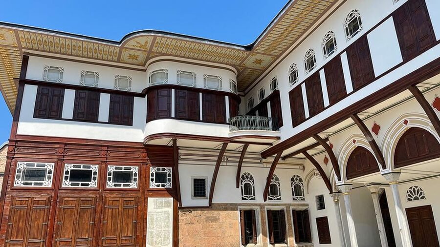 Topkapi Palace and Harem Skip-the-Line-Tickets & Audio Guide - Harem Museum entry: why you must stay with your host