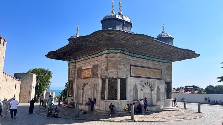 Topkapi Palace and Harem Skip-the-Line-Tickets & Audio Guide - Optional Hagia Sophia and Basilica Cistern upgrade: when it’s worth paying more