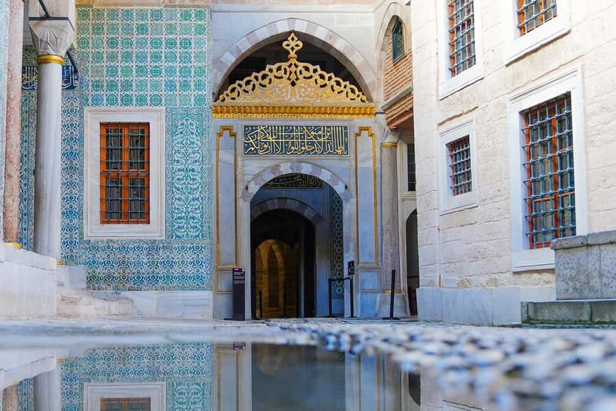 Topkapi Palace and Harem Skip-the-Line-Tickets & Audio Guide - Logistics and crowd reality: security checks and staying calm