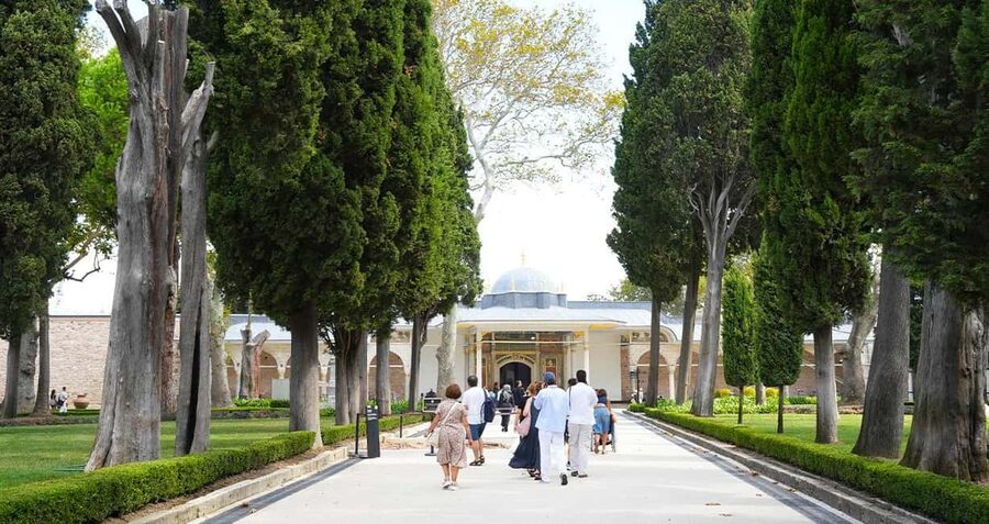 Topkapi Palace Complete Tour: Harem & Hagia Irene Included - Inside Topkapi Palace: Ceremonial Rooms, Courtyards, and What the Layout Means