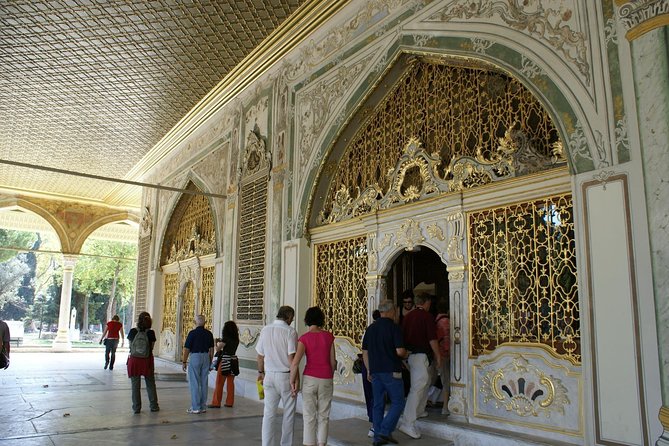 Topkapi Palace Harem Ticket & Tour-Prepay & Balance at meeting - Topkapi Palace Museum stop: guided context plus a route that keeps you moving