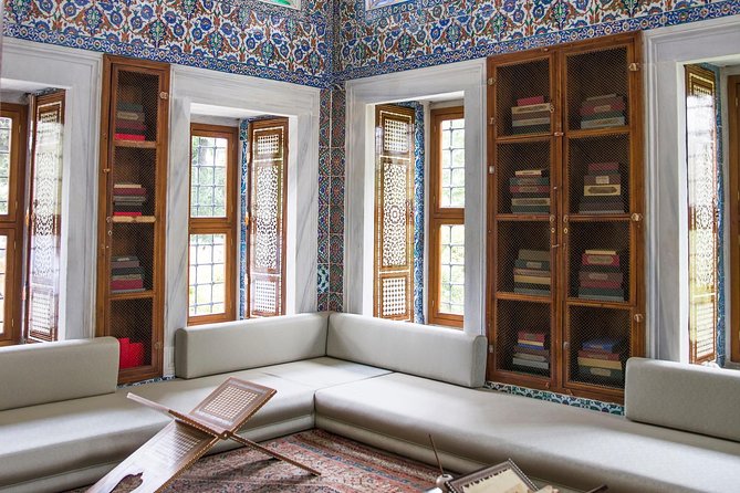 Topkapi Palace Skip-The-Line Entry with Guided Tour - The treasury: jewels, clothes, and religious relics