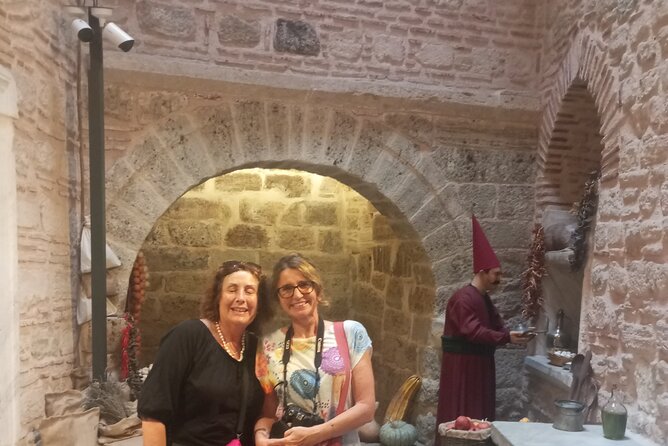 Topkapi Palace tour with Harem,guide is included,ticket is extra - Price and value: the $28 tour plus the real admission cost