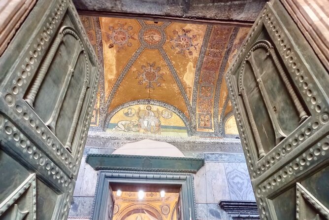 Topkapi Palace with Harem and Blue Mosque Guided Tour - A quick break at Sogukcesme: the small street you’ll enjoy