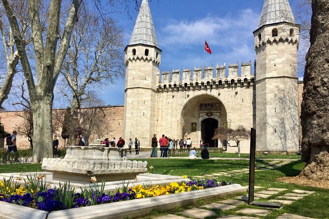 Topkapı Palace with Harem & Blue Mosque Guided Tour - Meeting at Sultanahmet: where the tour starts and how to find your guide