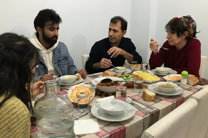 Traditional Family Dinner in Istanbul with with Eastern Family - The real highlight: tradition explained at the table