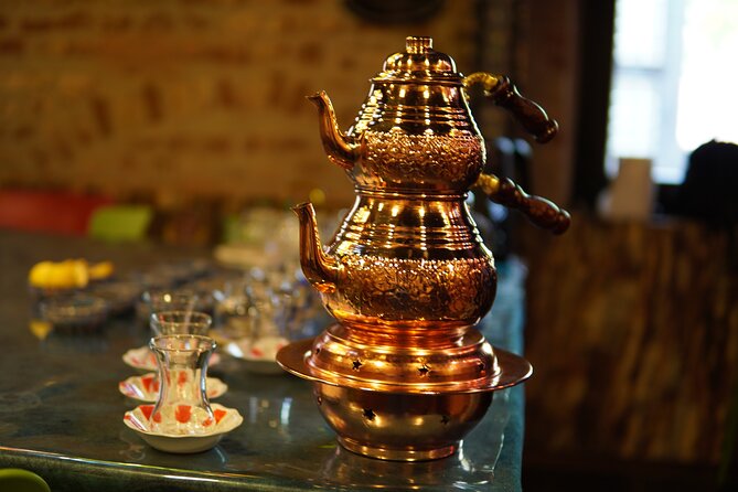 World Teas and Turkish Tea Brewing & Tasting Workshop in Istanbul - Getting Oriented at the Hacımimi Workshop Stop