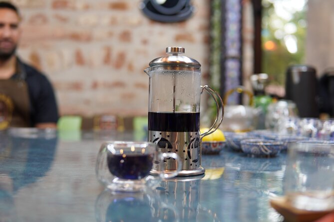 World Teas and Turkish Tea Brewing & Tasting Workshop in Istanbul - Turkish Tea in Double Teapots: What Changes and Why